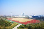 十堰体育公园运动场外场免费盛开 选取预制型橡胶跑道